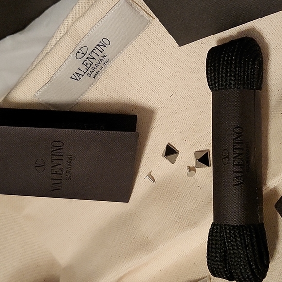 ๐ฏAuth Valentino sneakers 38 with original box and accessories - Picture 3 of 17